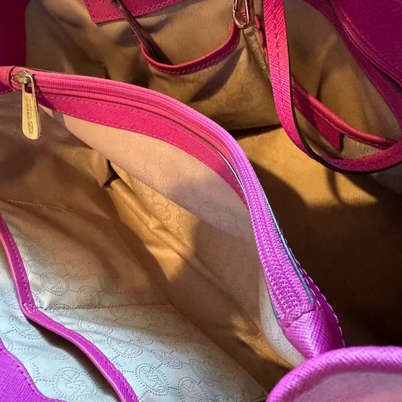 Michael Kors Tote Fuschia - Picture 4 of 9